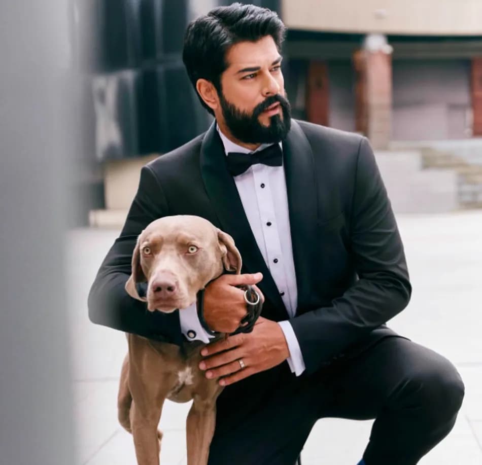 Burak Özçivit'in Instagram'da 70 hesabı takipten çıktığı görüldü