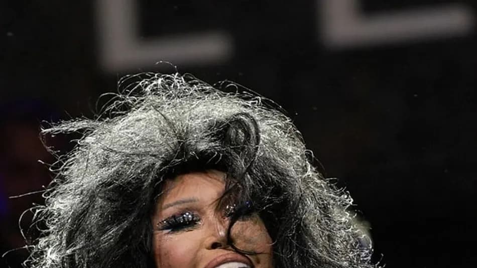Bülent Ersoy Kuşadası konserindeki kriz için açıklama yaptı