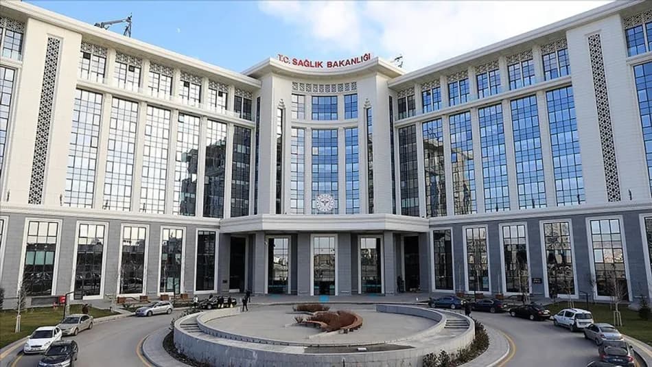 Sağlık Bakanlığı: Gemideki 3 Türk vatandaşı yarın Türkiye'ye getirilecek