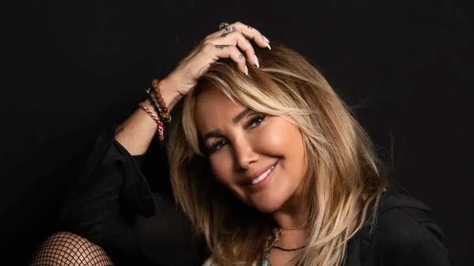 Yonca Evcimik 62 Yaşında Yaz Sezonunu Tekne Pozlarıyla Açtı