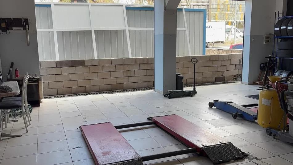 Bursa’da komşu esnaf kavgasında dükkanın önüne duvar örüldü
