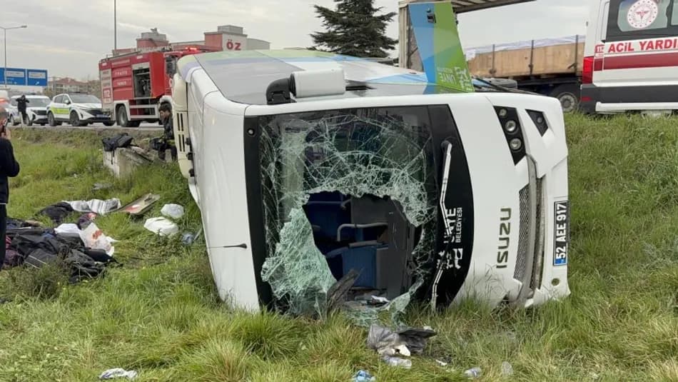 Samsun’da öğrenci servisi şarampole devrildi: 15 yaralı