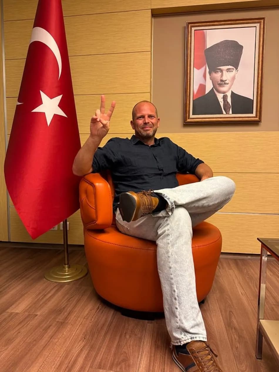 Theo Francken Atatürk Paylaşımını Uyarı Üzerine Sildi