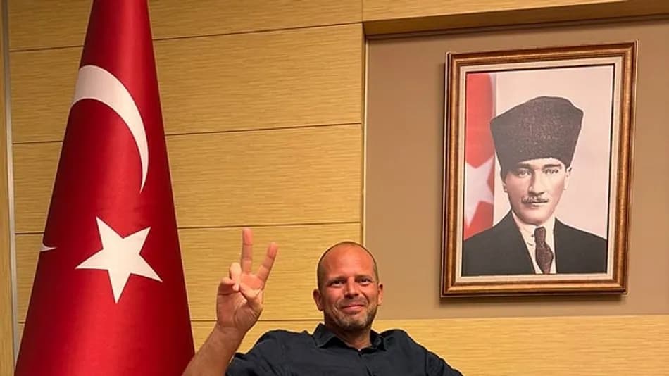 Theo Francken Atatürk Paylaşımını Uyarı Üzerine Sildi