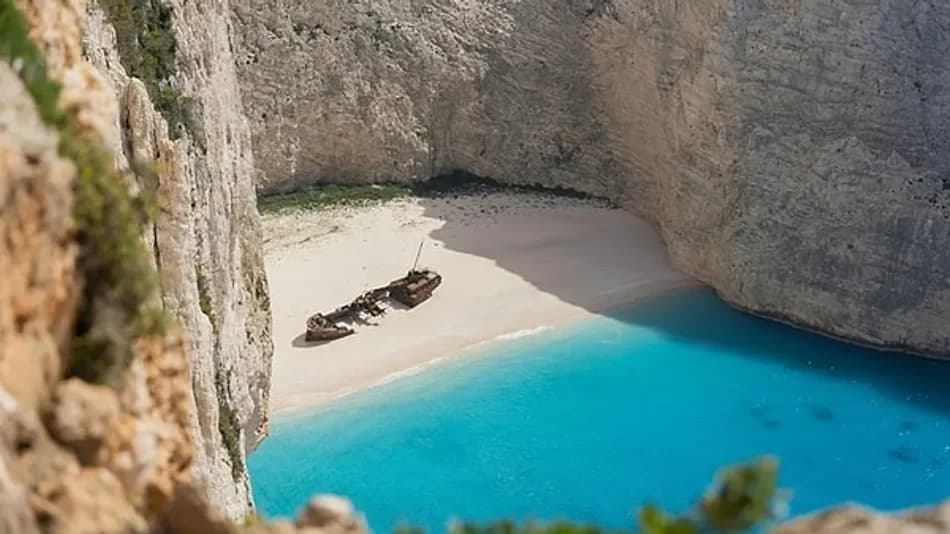 Navagio Plajı erozyon tehdidi nedeniyle genişletilecek