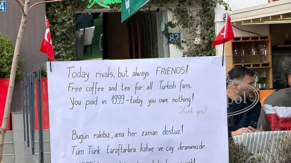 Kosova’da Türk taraftarlara çay ve kahve ikramı mesajı dikkat çekti