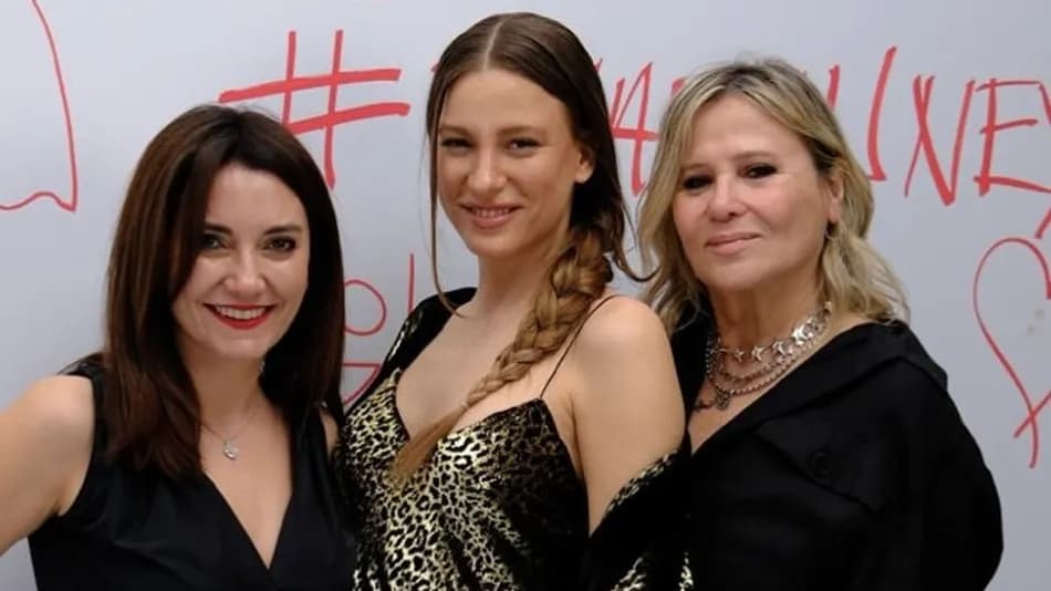 Serenay Sarıkaya'nın leopar desenli kombininin fiyatı gündem oldu