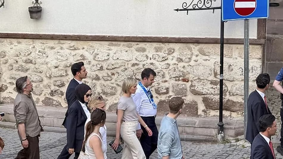İzlanda Başbakanı Frostadottir’den Külliye ve Mehter Yorumu