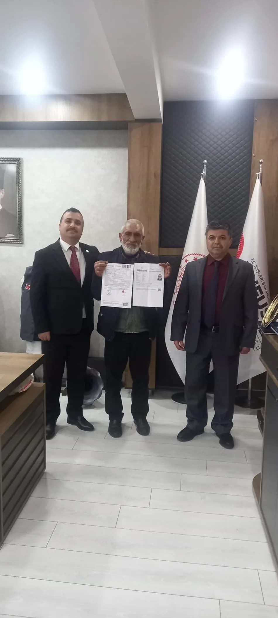 Afyonkarahisar’da 8 kişilik ailenin 20 yıllık vatansızlık süreci sona erdi