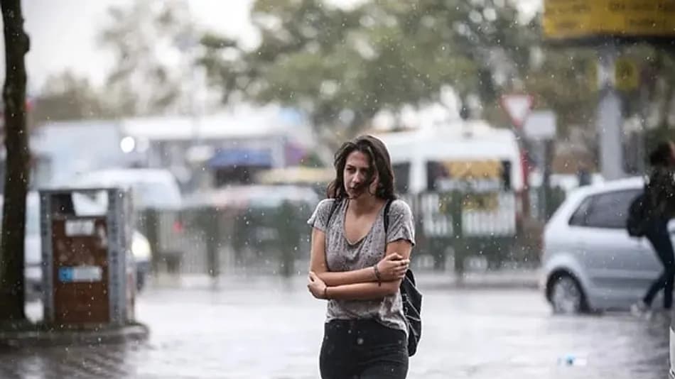 Meteoroloji uyardı: Sıcaklıklar düşüyor, sağanak geliyor