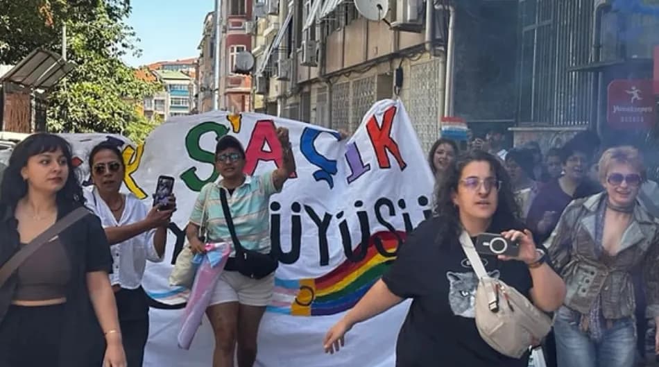 İstanbul Onur Yürüyüşü’nde polis müdahalesi: Gözaltılar var