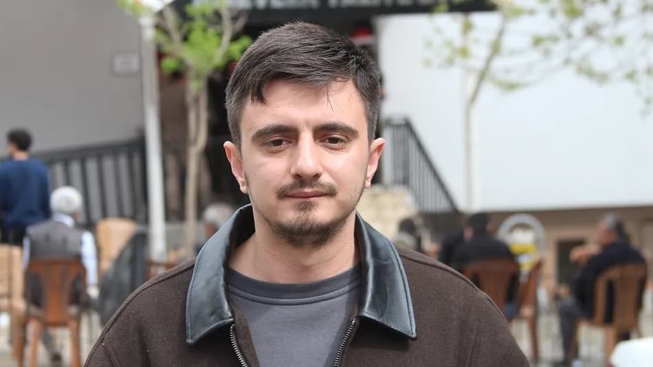 Okul saldırısında öğrencilerini korurken hayatını kaybeden öğretmenin oğlu konuştu