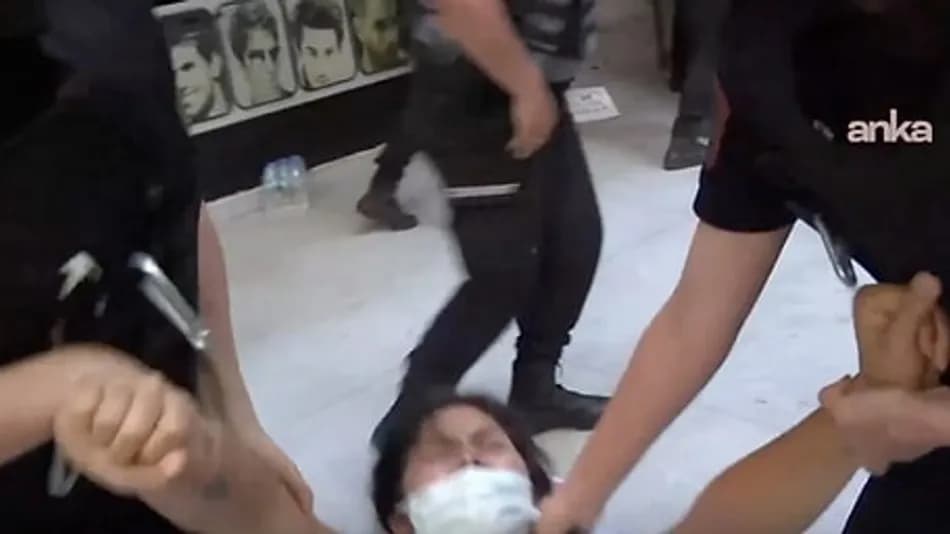 Ankara’da Açlık Grevi Yapan Öğretmenlere Polis Müdahalesi