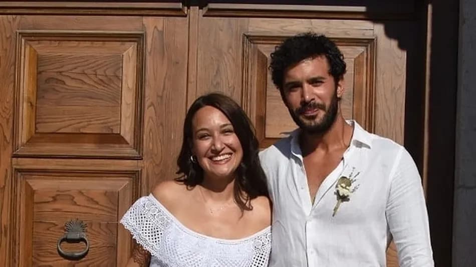 Gupse Özay, Anneler Günü'nde Kızı Jan Asya'yı İlk Kez Paylaştı