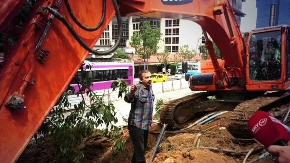 Sırrı Süreyya Önder vefatının birinci yılında mezarı başında anıldı