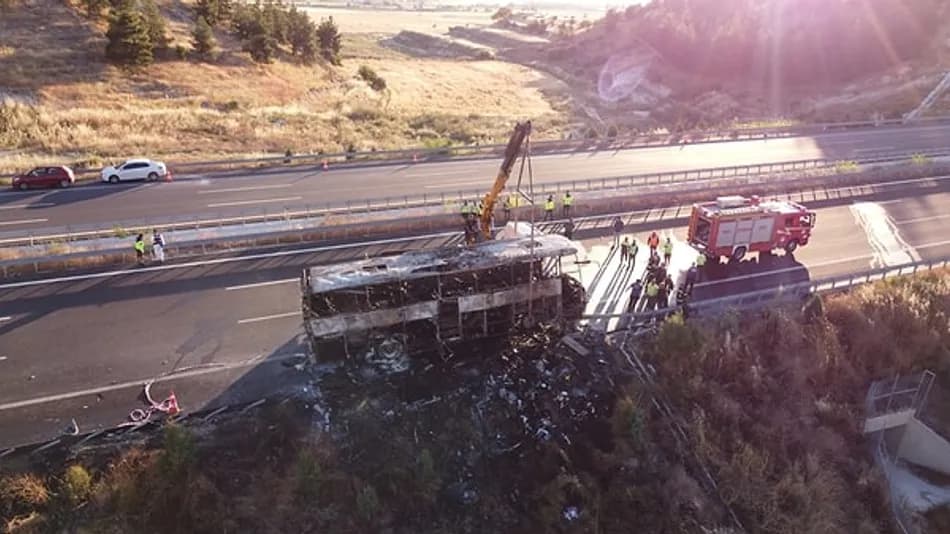 Denizli’de yolcu otobüsü yandı: 8 kişi hayatını kaybetti