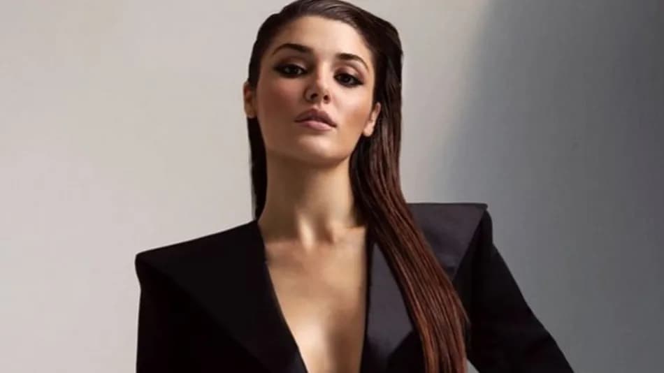 Hande Erçel, Instagram Profilinden ID İletişim İbaresini Kaldırdı