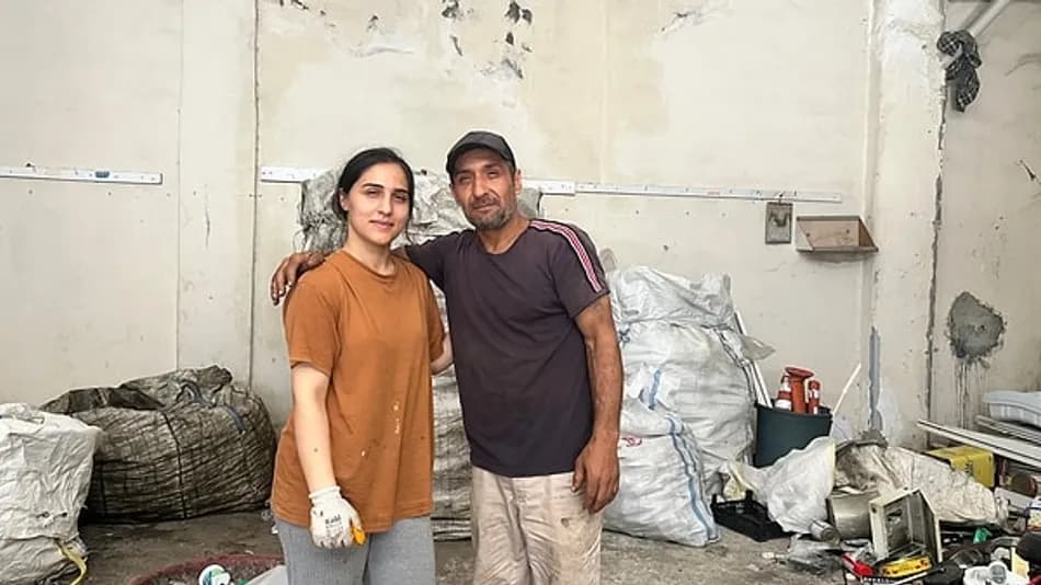 Adana’da Kağıt Toplayan Babanın Kızı Üniversite Birincisi Oldu