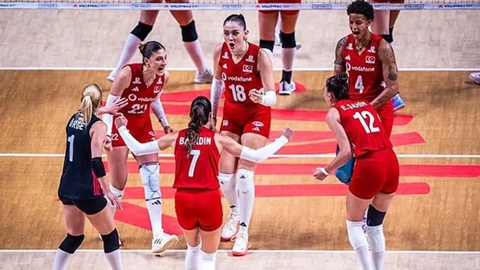 Türkiye Brezilya VNL final maçı başladı