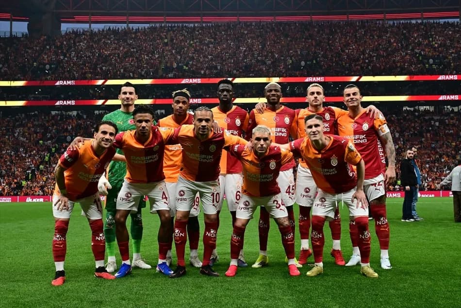 Galatasaray, derbi sırasında hakem kararlarına X hesabından tepki gösterdi