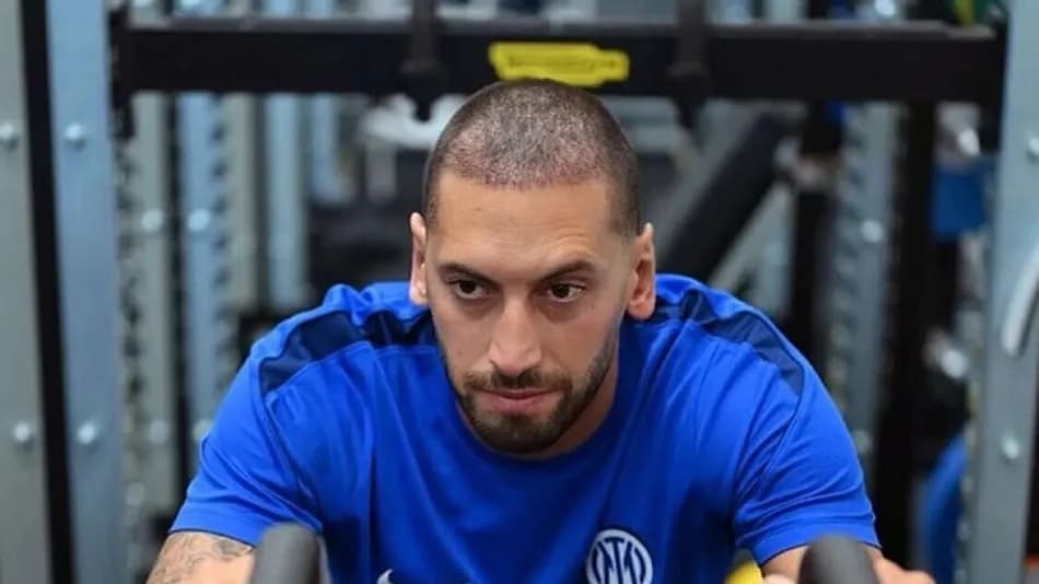 Hakan Çalhanoğlu saç ektirdi, Inter kampına yeni imajıyla katıldı
