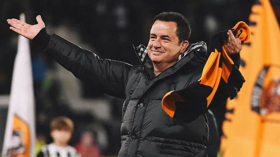 Acun Ilıcalı, Hull City'nin Premier Lig'e yükselmesinin ardından gözyaşlarını tutamadı