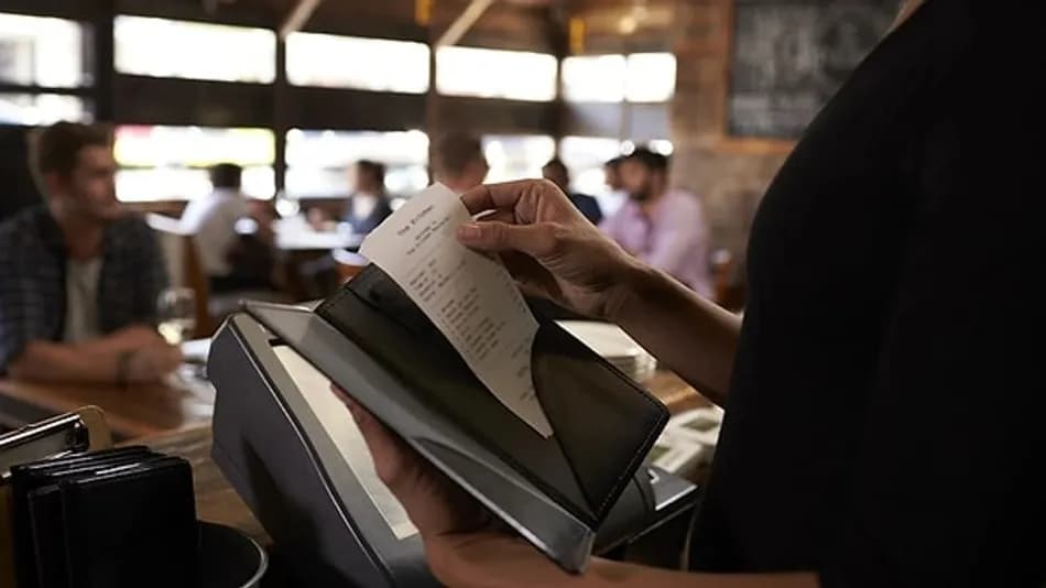 Ticaret Bakanlığı servis ücreti alan restoranları uyardı