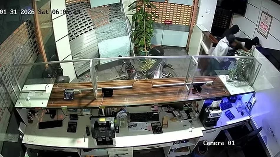 Adana’da Döviz Bürosundan 16 Bin Dolar Çalındı