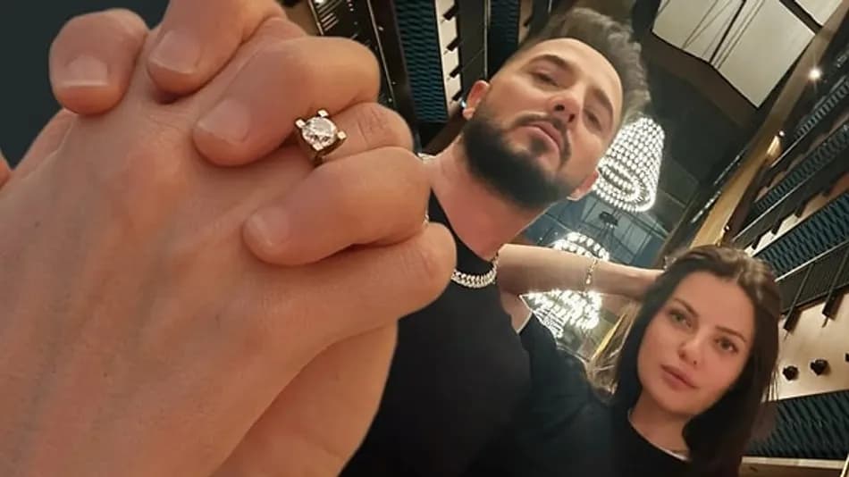 Gökhan Özen, Naz Canbaz ile Nişanlandı
