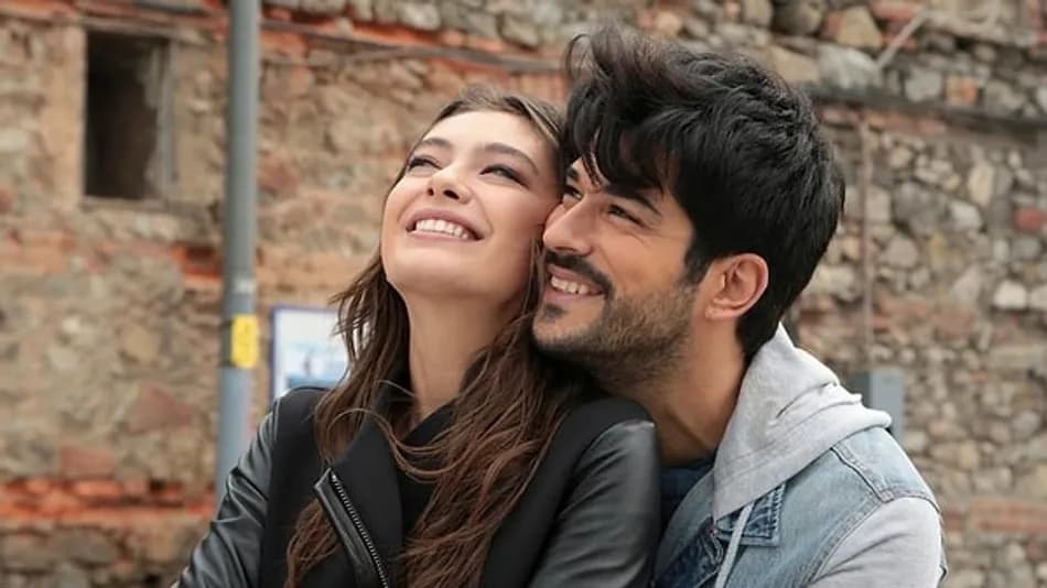 Neslihan Atagül’den Burak Özçivit Partnerliği İddiasına Yanıt