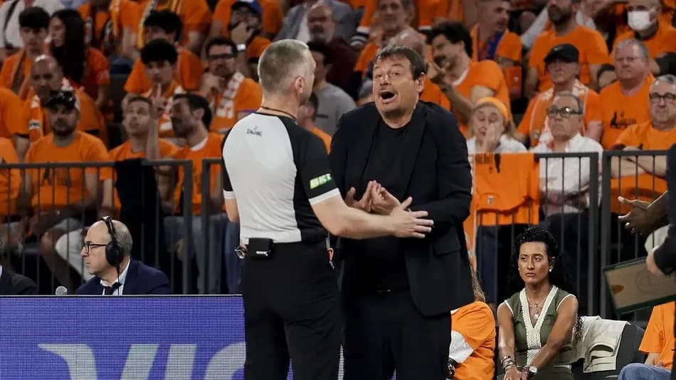 Ergin Ataman, Panathinaikos’un elenmesinin ardından basın toplantısını terk etti
