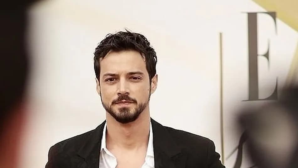 Mert Yazıcıoğlu Netflix Dizisi Aras İçin Görüşüyor
